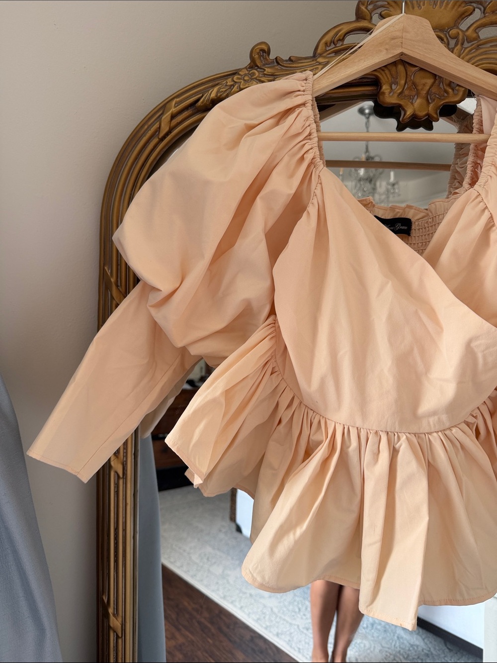 Anna Grace size medium, peach puff sleeve blouse - Picture 2 of 5